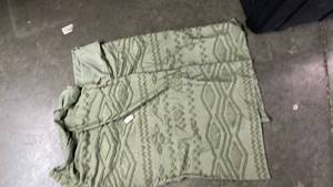 lot 9186 image: OEKO-TEX Standard 100 Polyester Fitted Sheet Set Queen