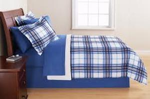 lot 20110 image: Plaid Bedding Set with Storage Bag (Queen)