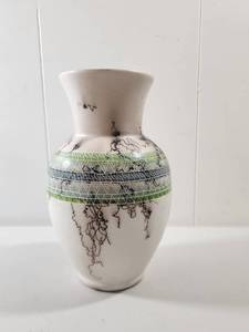lot 85 image: Native American Navajo Horsehair Vase, Signed