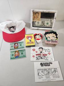 lot 90 image: Betty Boop Collectibles Bundle