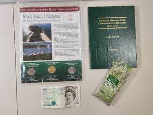 lot 91 image: US National Parks Quarter Collection with Commemorative Album And 5 Pound Note