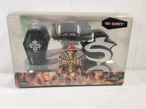 lot 103 image: Jesse James West Coast Choppers 1954 Chevy Radio Control Car with Controller