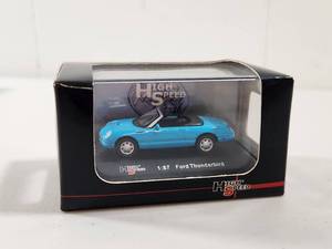 lot 132 image: High Speed 187 Scale Ford Thunderbird Die-Cast Model Car in Blue