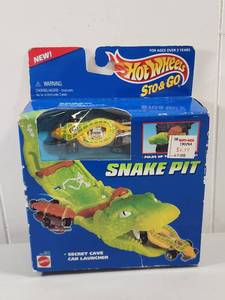 lot 153 image: Hot Wheels Sto & Go Snake Pit Playset with Car Launcher
