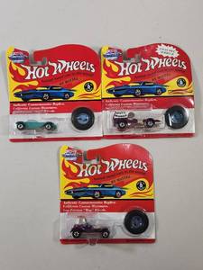 lot 160 image: Hot Wheels California Custom Miniatures Collection with Matching Buttons
