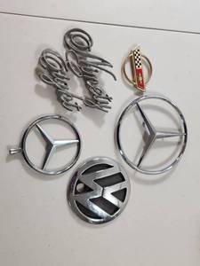 lot 170 image: Classic Car Brand Emblems and Hood Ornaments