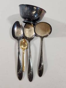 lot 212 image: Paul Revere Reproduction Silverplate Bowl with Spoons