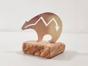 lot 219 image: Native American Bear Fetish Sculpture with Mountain Design