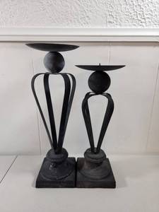 lot 225 image: Set of Two Black Iron Candle Holders with Standing Base