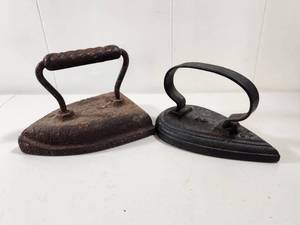 lot 228 image: Cast Iron Sad Irons Set with Twisted Handle