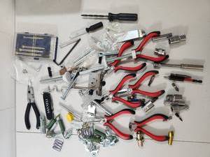 lot 304 image: Mixed Hand Tools and Hardware Lot