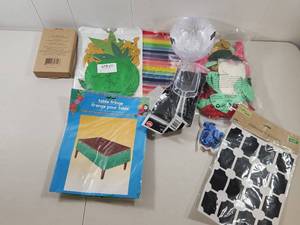 lot 307 image: Party Decoration Bundle Mix