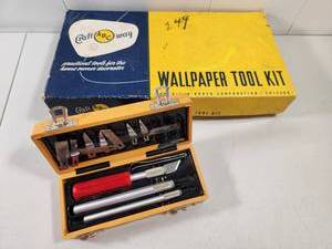 lot 310 image: Craft Knife Set with Wallpaper Tools