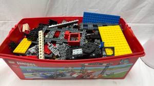 lot 20 image: LEGO Juniors EasyToBuild Storage Container with a very large lot of legos