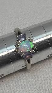 lot 33 image: Cocktail Ring