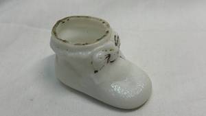 lot 43 image: Milk Glass Baby Shoe