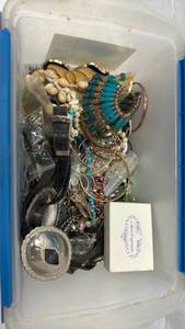 lot 55 image: Mixed Jewelry Collection Lot