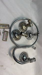 lot 63 image: Bathroom Accessory Set with Ring and Towel Bar
