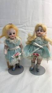 lot 65 image: 5 Bisque Head Dolls in Turquoise Dresses with Lace Trim