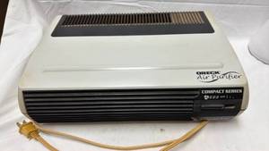 lot 86 image: Oreck Air Purifier Compact Series Tabletop Unit