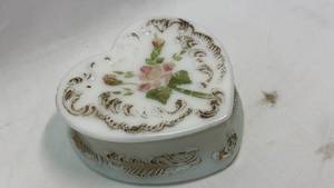lot 137 image: Heart-Shaped Milk Glass Trinket Box with Floral Design