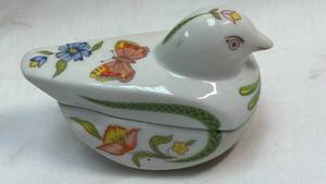 lot 145 image: Porcelain Bird Shaped Covered Dish with Floral Butterfly Pattern