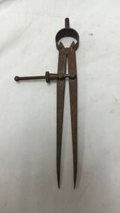 lot 149 image: Vintage compass