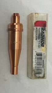 lot 172 image: Victor Style Acetylene Cutting Tip, appears new