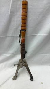 lot 176 image: Newk Hand Trap Clay Pigeon Thrower