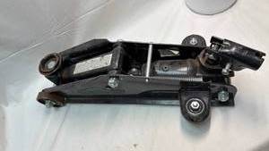 lot 208 image: Hydraulic Floor Jack - 2 Ton Capacity