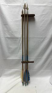 lot 216 image: Traditional Archery Set with Wooden Arrows and Broadheads
