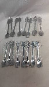 lot 277 image: Christmas Themed Decorative Spoon Set