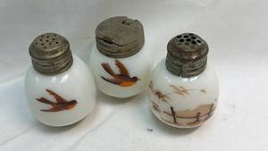 lot 280 image: Hand-Painted Bird Motif Salt and Pepper Shakers & Toothpick Holder w Metal Tops