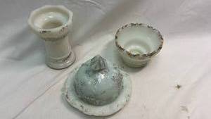 lot 284 image: Milk Glass Pedestal Bowl with Gold Trim