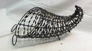 lot 294 image: Metal Wire Cornucopia��