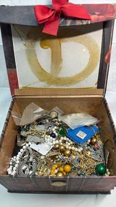 lot 305 image: Mixed Costume Jewelry Collection in Gift Box