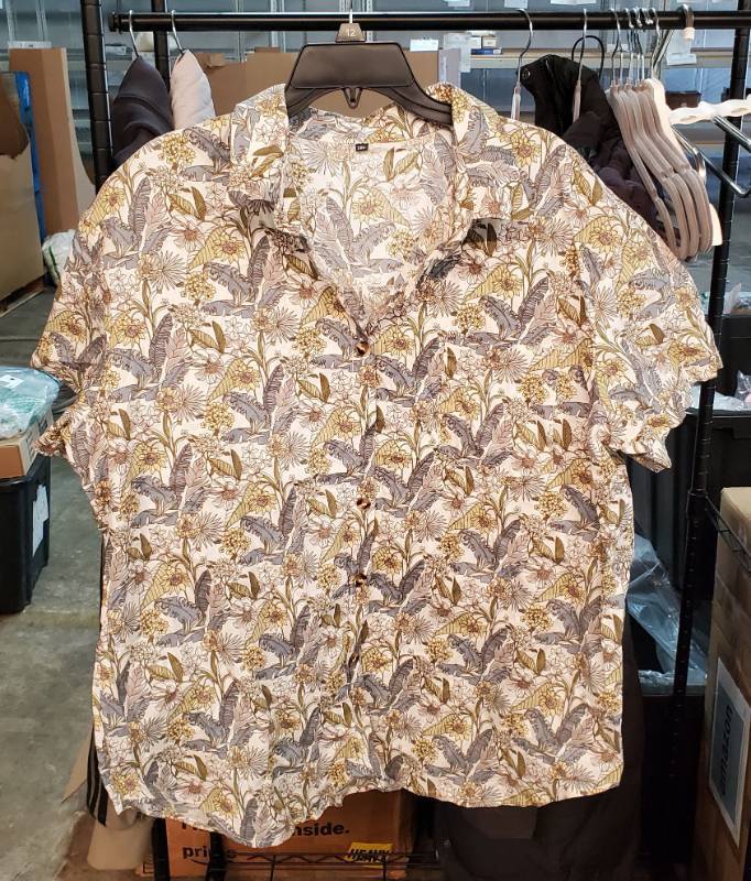 lot 57016 image: Mens Hawaiian Shirt Short Sleeve Floral Button Down Shirts Tropical Summer Beach Shirts Camp Collar Shirt, 2XL - Retail $19