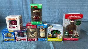 lot 2014 image: Hot Chocolate Bomb Collection with Holiday Figures