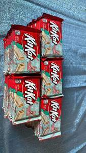 lot 2043 image: Kit Kat Peppermint Candy Bars Holiday Edition 50 Count.