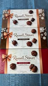 lot 2052 image: Russell Stover Holiday Chocolate Gift Boxes Assortment