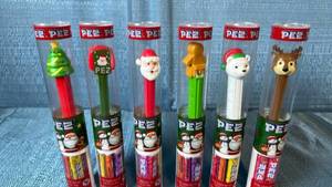 lot 2069 image: PEZ Holiday Christmas Dispenser Collection Set