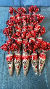 lot 2129 image: Reindeer Hot Cocoa Mix Christmas Treats with Marshmallows 20 Count