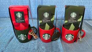 lot 2130 image: Starbucks Holiday Hot Cocoa Gift Set with Mugs