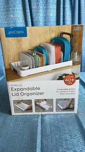lot 3002 image: StoraLid Expandable Kitchen Lid Organizer with 8 Adjustable Dividers
