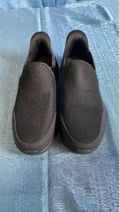 lot 3031 image: Skechers Hands Free Swift Fit Black Slip-On Walking Shoes Size 9.5