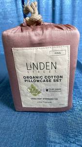 lot 3040 image: Linden Street Organic Cotton King Pillowcase Set Clay Dark
