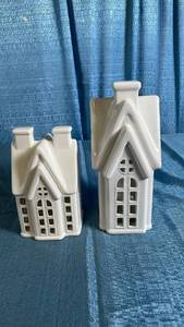 lot 3069 image: White Ceramic House Shaped Tea Light Luminaries