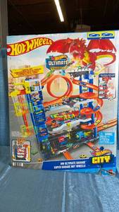 lot 3071 image: Hot Wheels Ultimate Garage Multi-Level Car Racing Playset