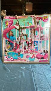 lot 3072 image: Barbie Dreamhouse Playset with 75 Pieces