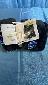 lot 3094 image: Teen Home Gamer Icon Printed Plush Throw Blanket